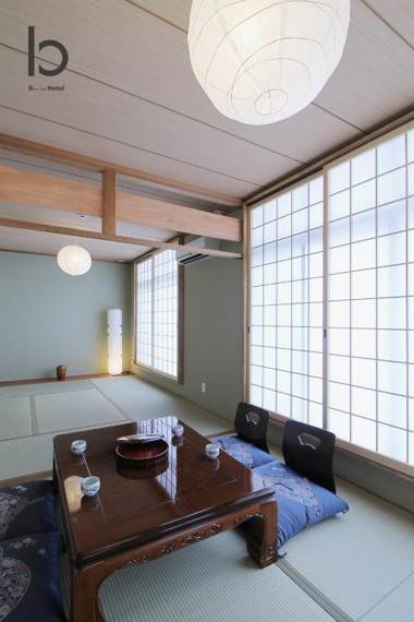 Spacious 2 bedroom Japanese Apt for 10 ppl 401