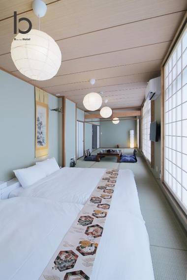 Spacious 2 bedroom Japanese Apt for 10 ppl 401