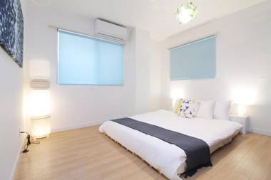 bHOTEL246 Large 2BR Apt 10PPL near Peace Park 301