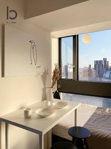 Modern 1 BR Apartment Close to Peace Park For 6 PPL