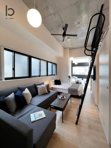 Brand new 1BR Apt for 7 ppl with loft Few Mins Walk To Peace Park
