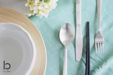 2BR good for 6PPL overlooking Peace Park with WIFI!