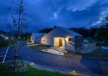 Holiday House Green Garden