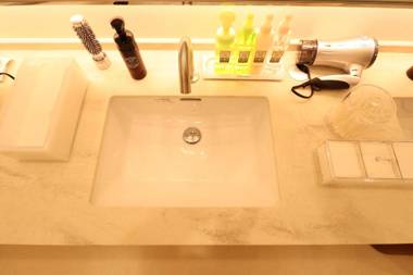 LEO YU Capsule Hotel Nishifunabashi