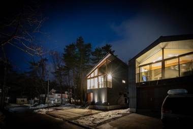 Black Crane Chalet by Hakuba White Fox Company
