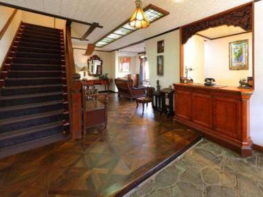 Petit Hotel  'Cest la VIE'