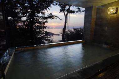 SHIRETOKO YUHI NO ATARUIE ONSEN HOSTEL