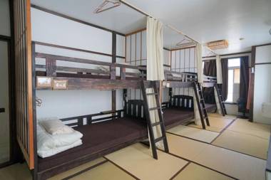 Sansan Yuzawa -Dining & Backpackers-