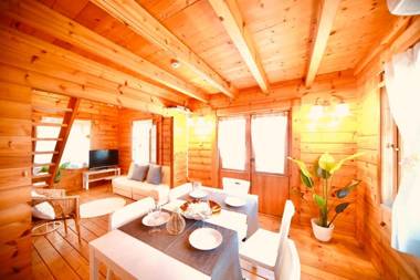 Awaji Seaside Log house in Goshiki