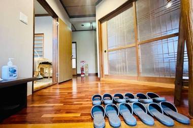 箱根芦ノ湖畔天然温泉にごり湯の隠れ宿「九十九湖畔荘」Hakone Lake Side Villa & Hot Springs