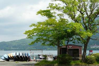 箱根芦ノ湖畔天然温泉にごり湯の隠れ宿「九十九湖畔荘」Hakone Lake Side Villa & Hot Springs