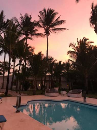 The Villa Luxury Suites Hotel