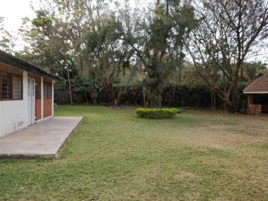 Harry's BnB 1 Bedroom Guesthouse