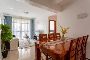 Relaxing 3bdr with king bed & free parking