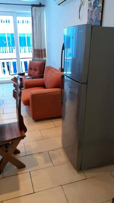 Stylish Beachfront Apartment Mombasa King Sized bed