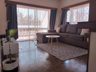 Cozy poolside 2 bed apartment 5 minutes walk to the beach