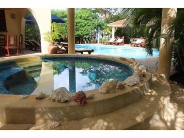 Niro Beach House - Kusyombunguo Hotels Ltd