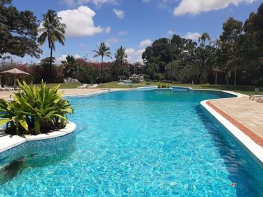 Relaxing one-bedroom cottage with a pool