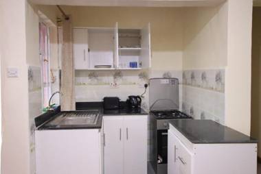 Stay.Plus Ebony Mara House