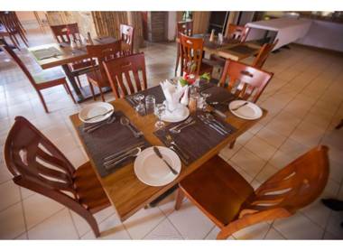 Parkview Safari Hotel and Apartments