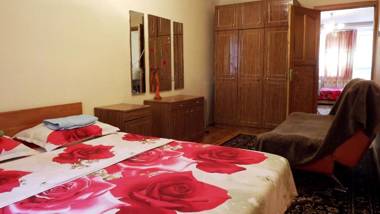 Apartments on Logvinenko 26a