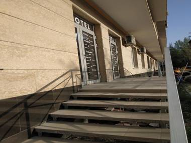 WHITE HOTEL & HOSTEL