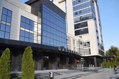 Sunny apartment with mountain view