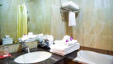 Almond Hotel Sothearos