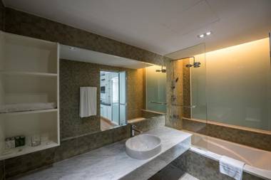 Naki Suites @ Silvertown