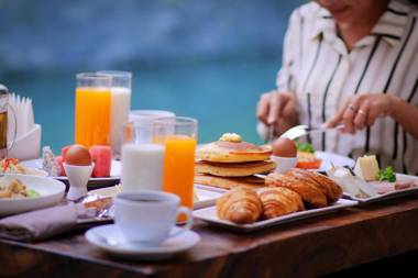 Sarina Hotel & Villa