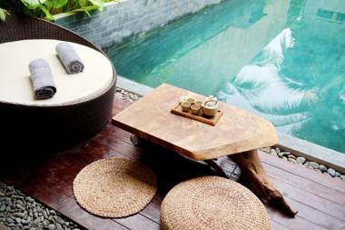 Sarina Hotel & Villa