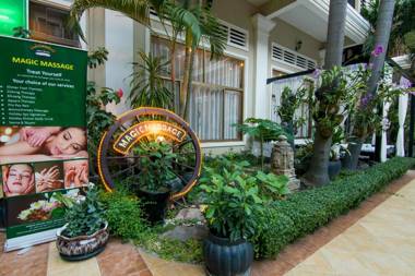 Angkor Holiday Hotel