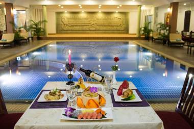 Smiling Deluxe Hotel