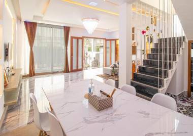 Central Modern Private Villa by La San