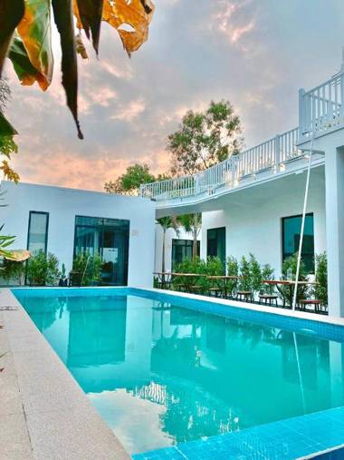 Kampot River Bungalow