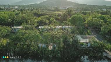 Kampot Riverfront Boutique