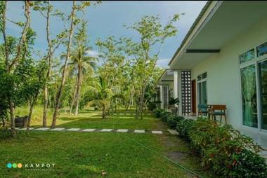 Kampot Riverfront Boutique