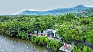 Kampot Riverfront Boutique