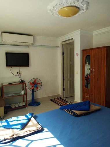 Le Barang Guesthouse Restaurant