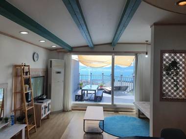 Namhae Gooreum Yeolmae Pension