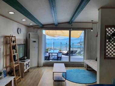 Namhae Gooreum Yeolmae Pension