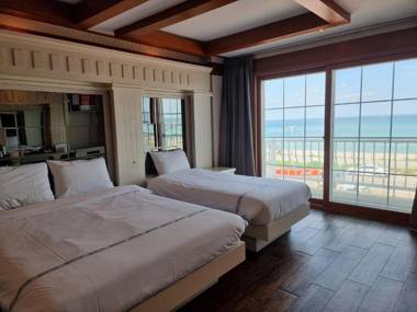 Mountain & Ocean Hotel