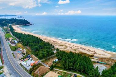 Yangyang Hangboknadri Pension