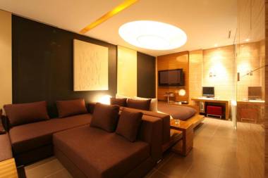 Tria Business & Boutique Hotel