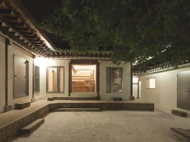 Side Hanok Guesthouse