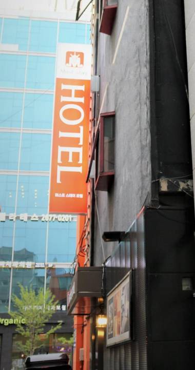 MUST STAY HOTEL (HAN RIVER)