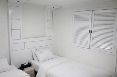 MUST STAY HOTEL (HAN RIVER)