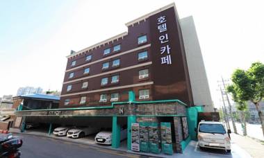 Doksan Hotel In Cafe