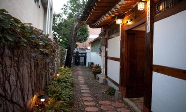 jonglo mokkoji guesthouse