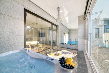 Sokcho Lasso Pool Villa Pension